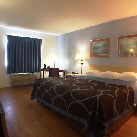 Super 8 By Wyndham Webster/Rochester Екстер'єр фото
