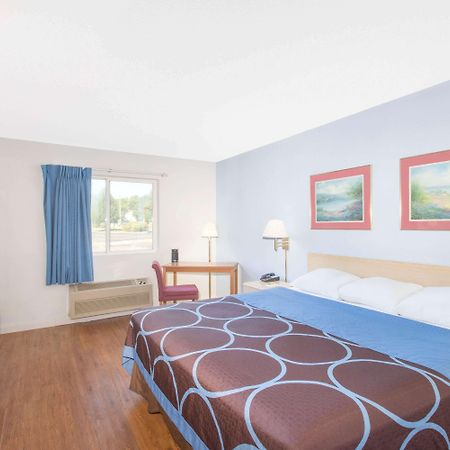Super 8 By Wyndham Webster/Rochester Екстер'єр фото