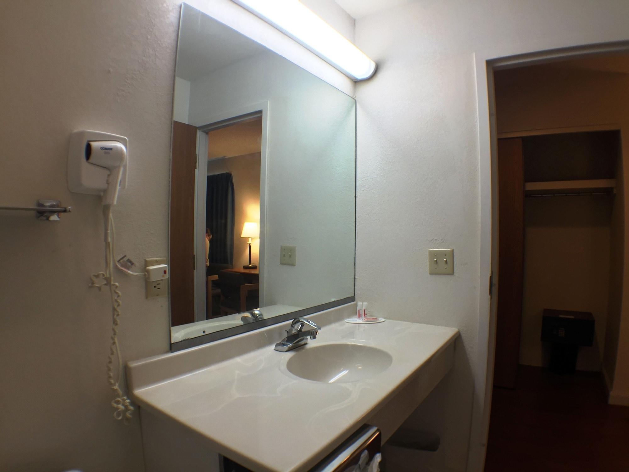 Super 8 By Wyndham Webster/Rochester Екстер'єр фото
