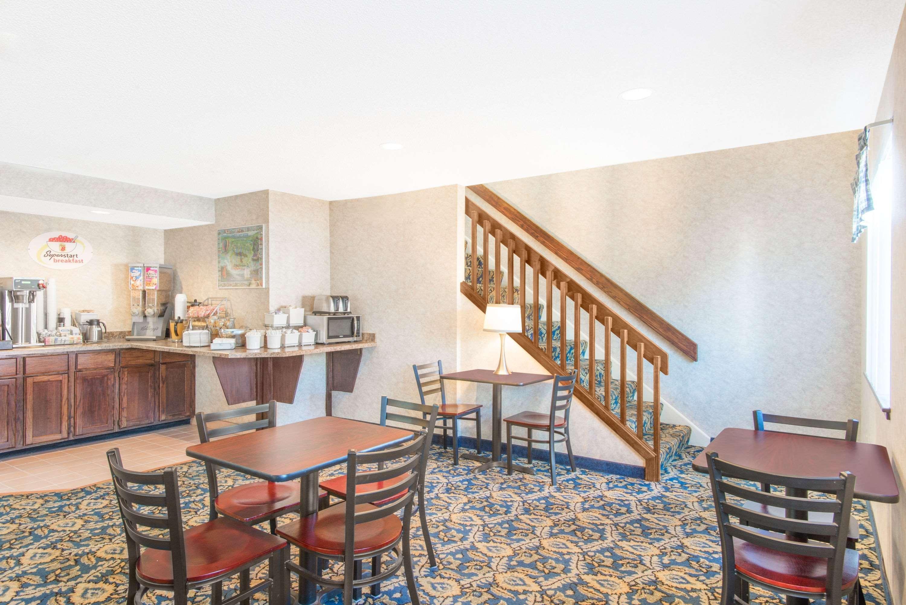 Super 8 By Wyndham Webster/Rochester Екстер'єр фото