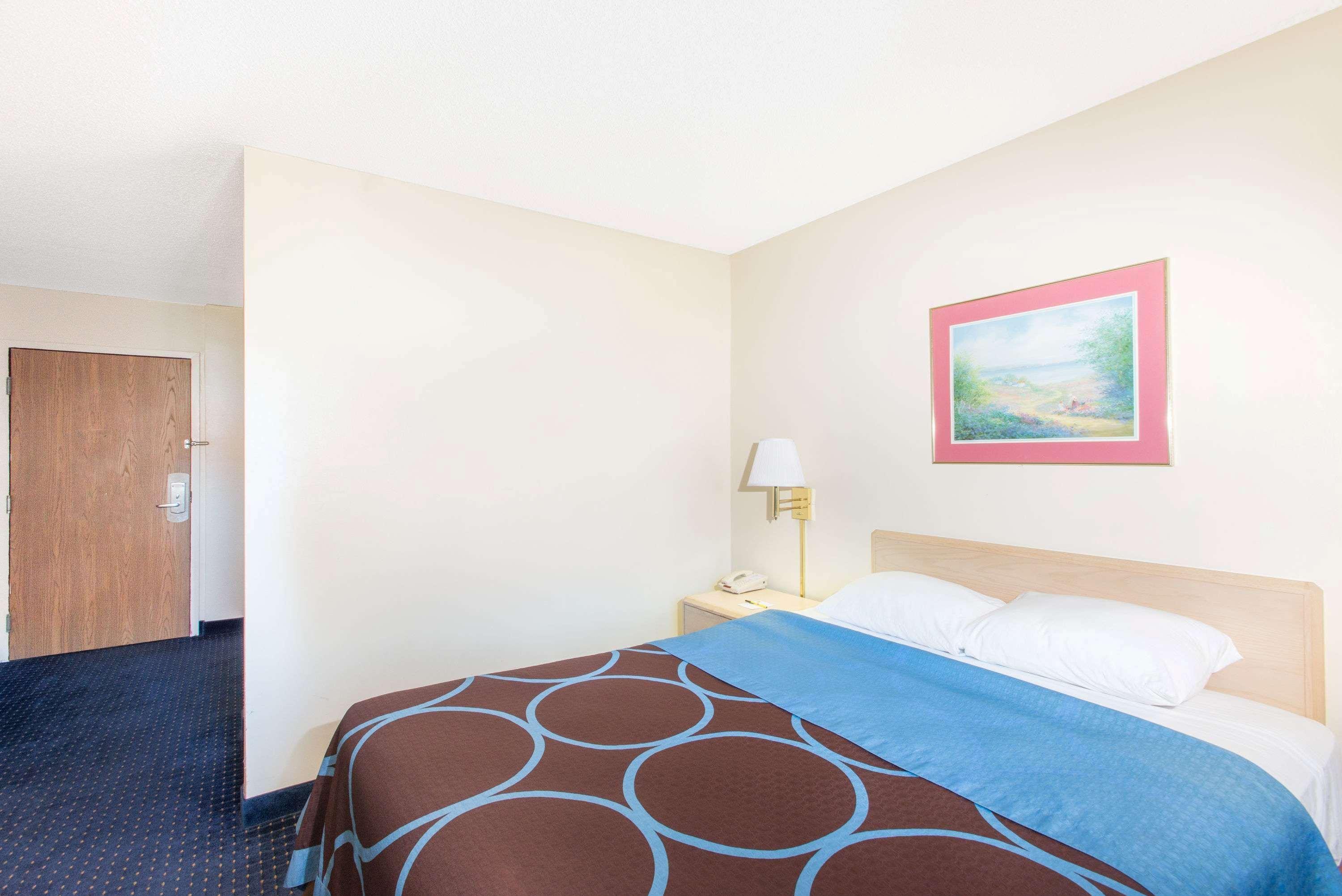 Super 8 By Wyndham Webster/Rochester Екстер'єр фото